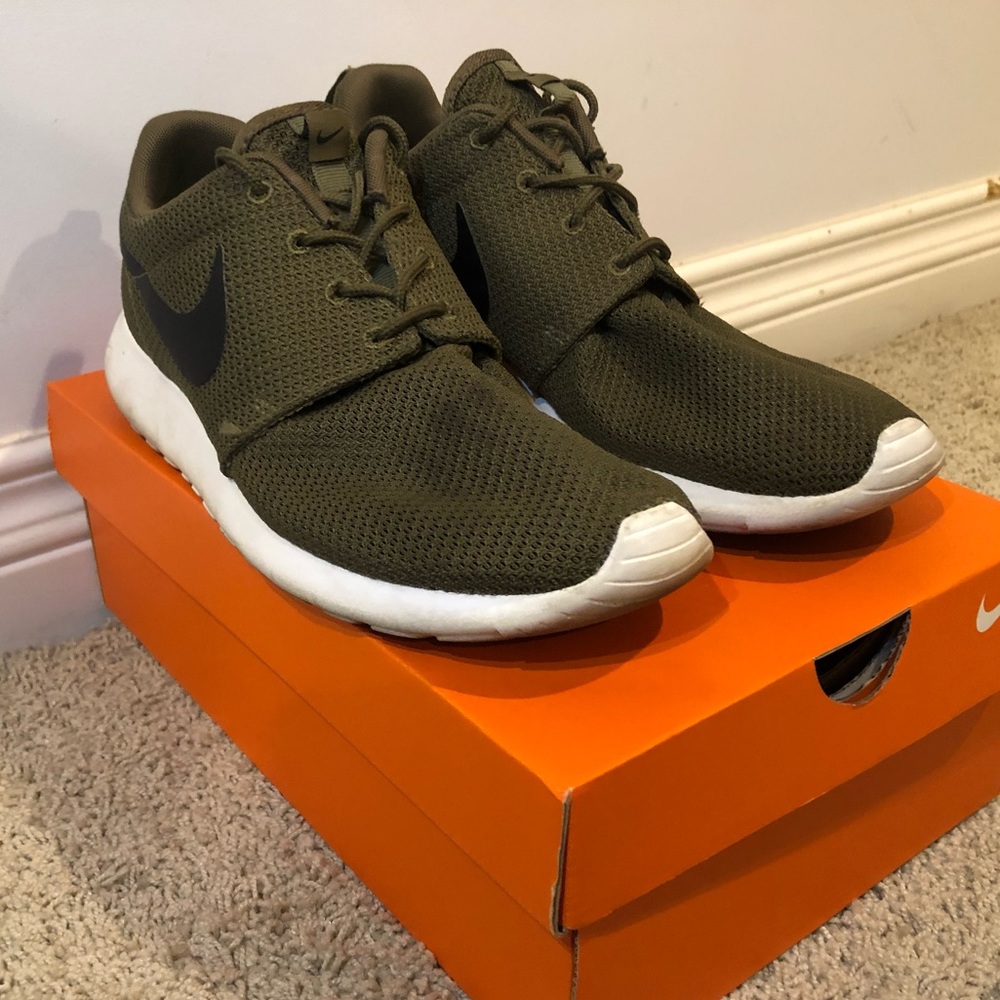 Nike Roshe Olive green